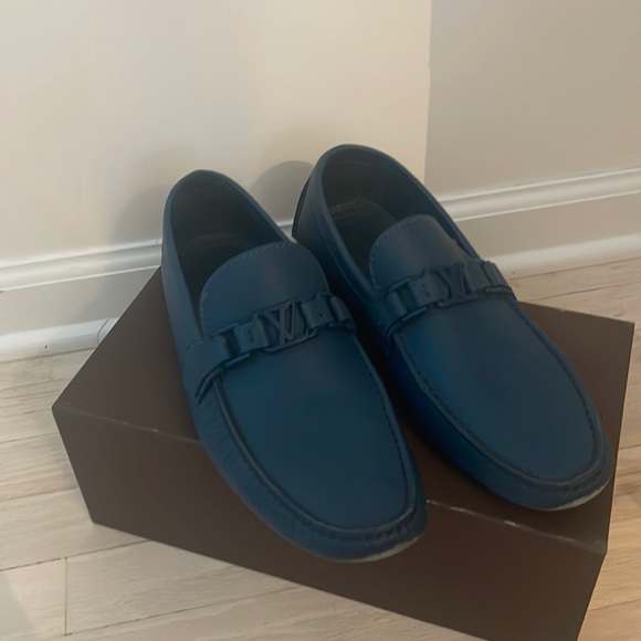 LOUIS VUITTON MOCCASIN - Picture 1 of 2